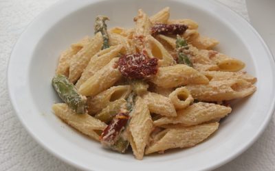 Penne aux asperges vertes et oeufs de cabillaud fumés