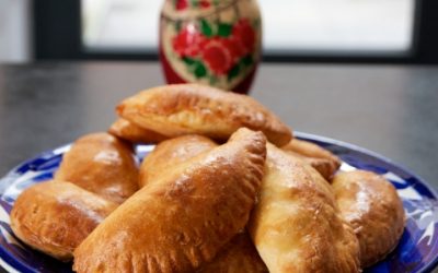 Pirojki, chaussons russes au chou et à la viande