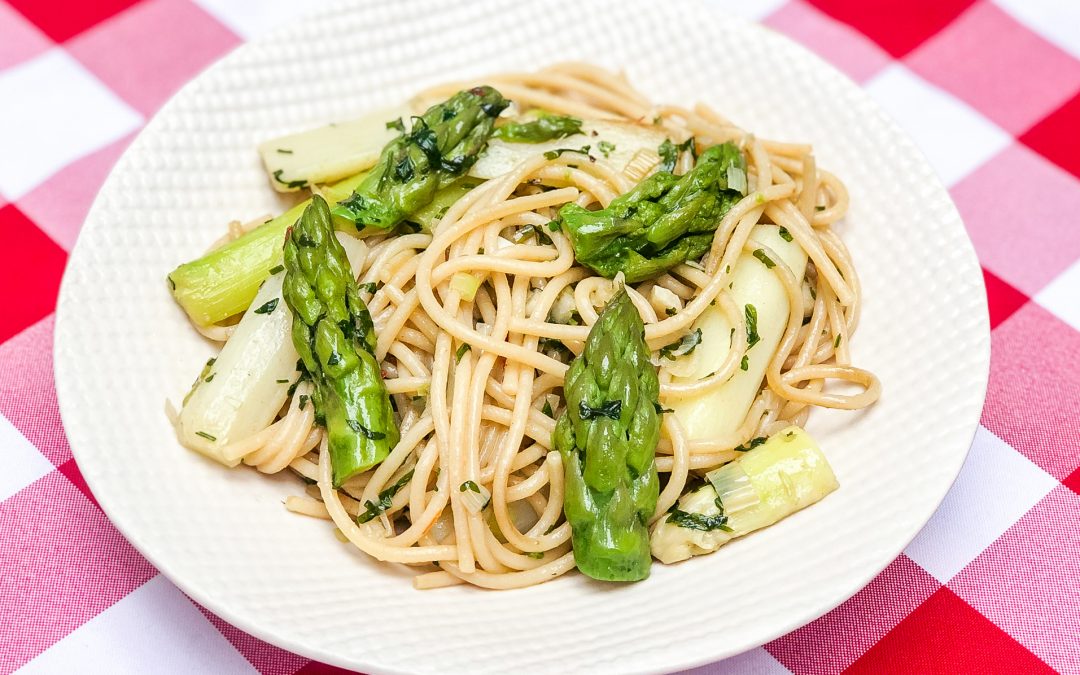 Spaghetti aglio, olio fresco e asparagi